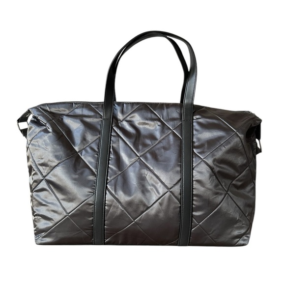 Extra Large Spacious Quilted Fabric Dark Silver Travel Bag w/shoulder strap - Picture 4 of 9